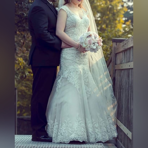 🔥SOLD🔥Christina Wu Wedding Dress off white color - Picture 11 of 13
